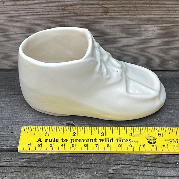 Vintage White Pottery Baby Shoe and Bassinet Indoor Planters :: Lot of 2 - Picture 7 of 16